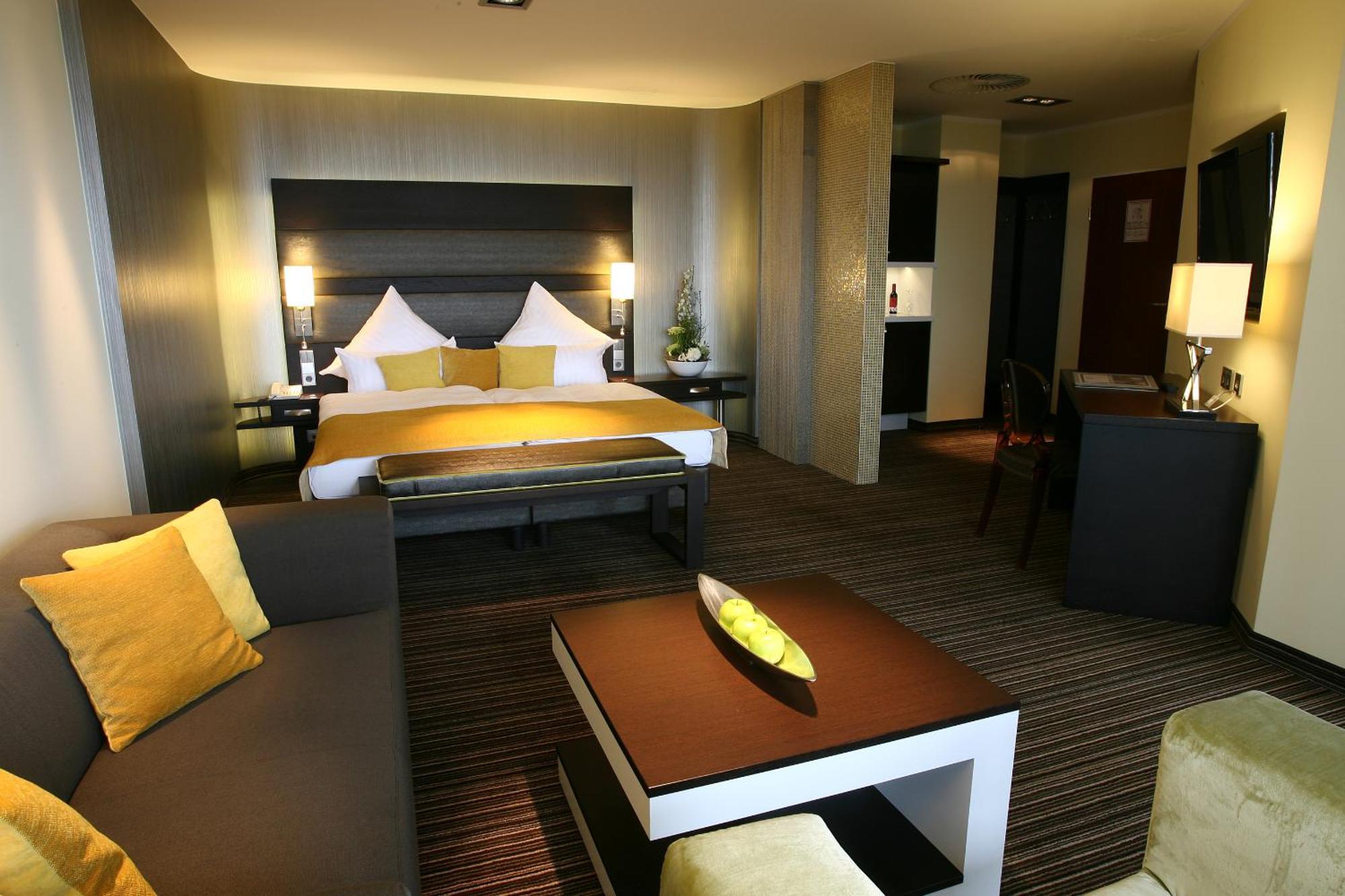 Hotel Congress Am Stadtpark 4*